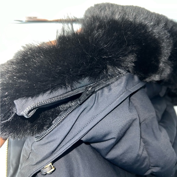 Moose Knuckles - Puffer Jacket to Druffle Bag - Picture 3 of 16